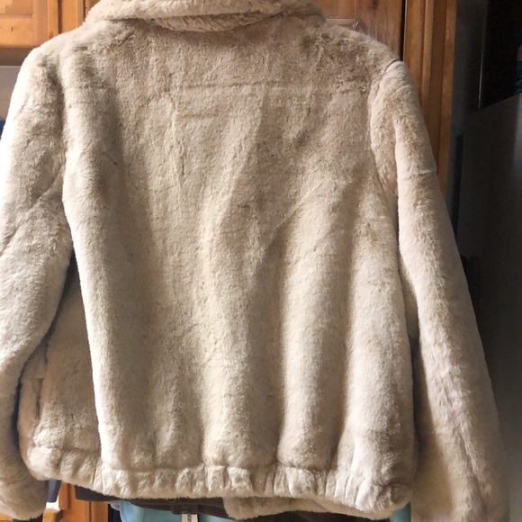 NWT BEAUTIFUL faux fur jacket - Picture 13 of 15